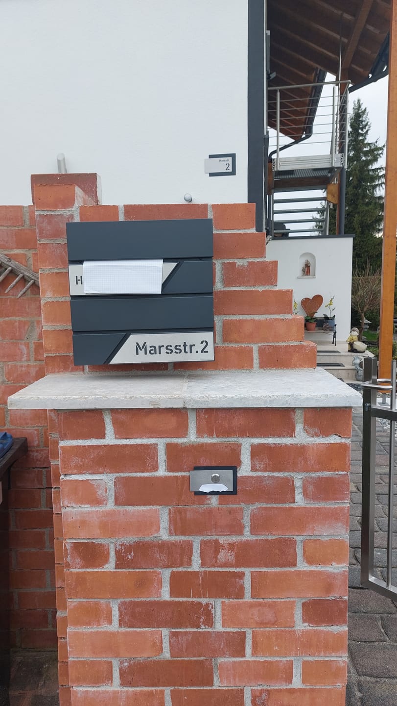 Customer photo review of AlbersDesign personalisierte Edelstahl-Klingel K5 mit 3D-Effekt in Anthrazit (RAL7016)