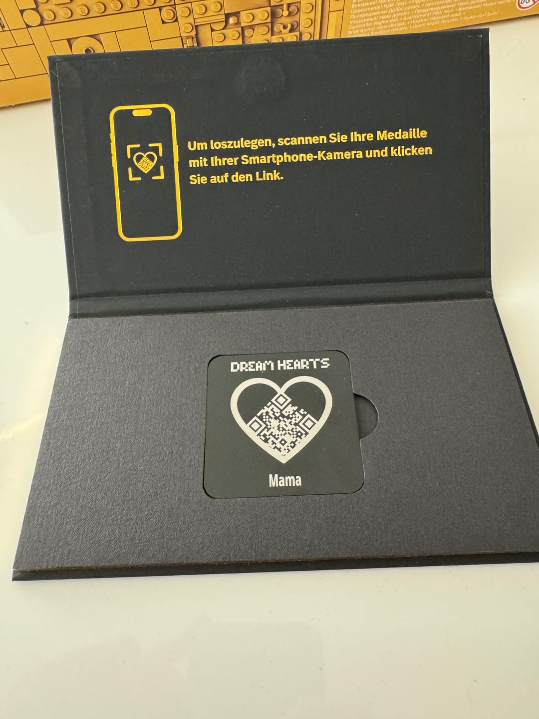Customer photo review of DREAM HEARTS Medaille