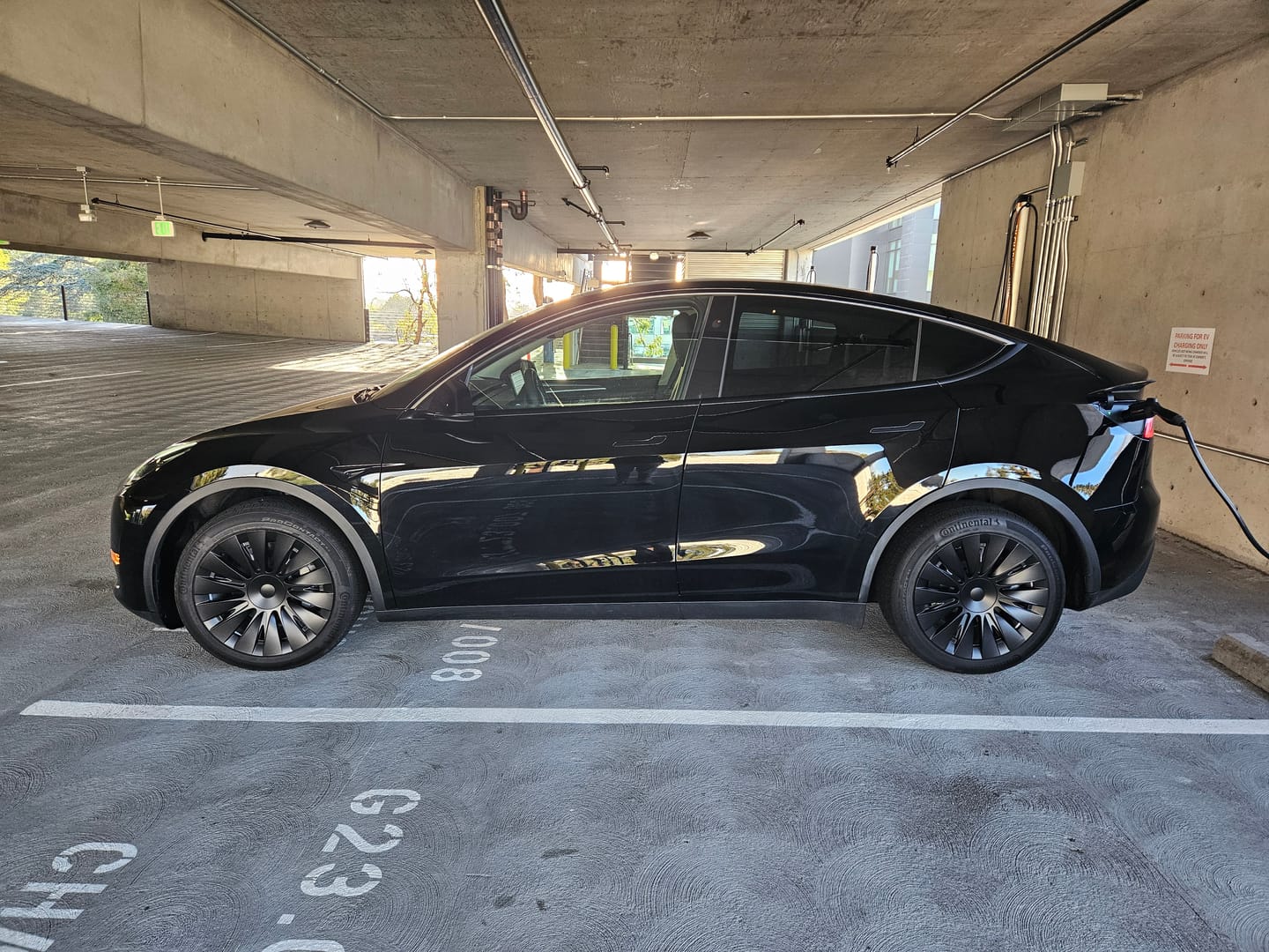 Customer photo review of TESPLUS 19'' Blade Style Wheel Cover for Model Y