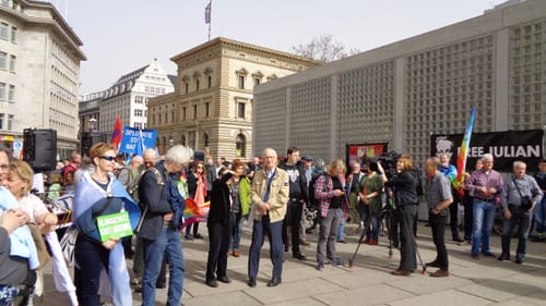 Customer photo review of BANNER / PVC-PLANE extralang 3m x 1m • FREE ASSANGE! / FREE JULIAN