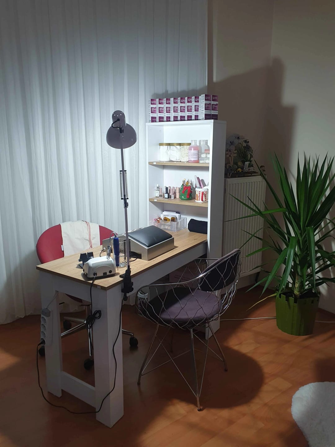 Customer photo review of Rani BJ113 Raflı Manikür Masası Makyaj Masası Sepet Ceviz - Beyaz