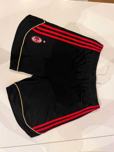 Customer photo review of PANTALONCINI RETRO MILAN HOME 2006/07