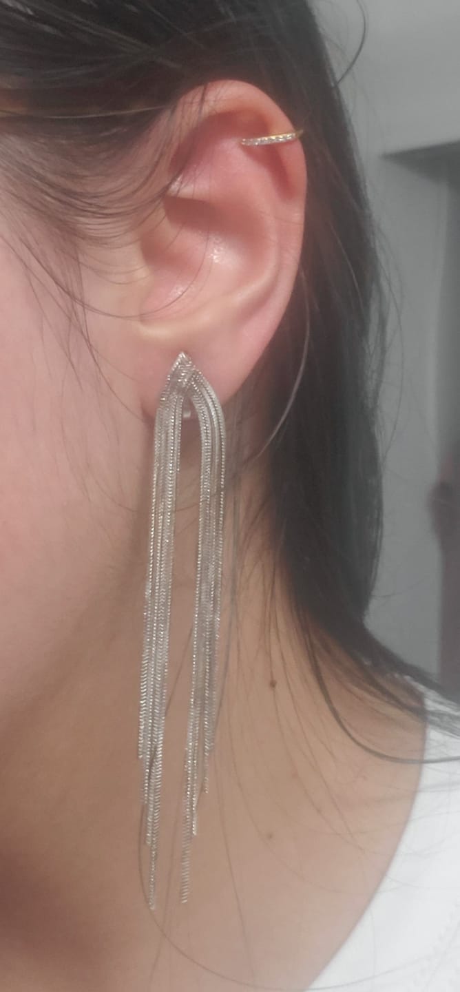 Customer photo review of Thin Band Ear Cuff