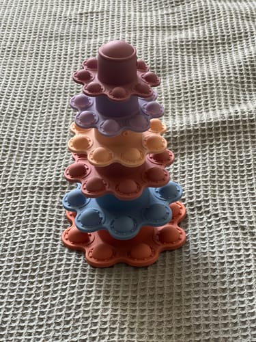 Customer photo review of Pulpo apilable y de baño de silicona orgánica Nenina & Co Octopus