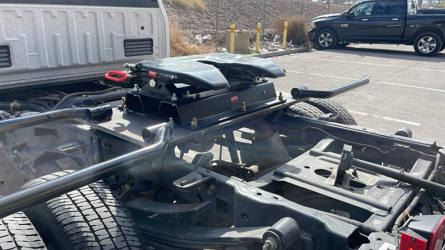 Customer photo review of T10 Fifth Wheel Hitch Plate for Hotshot Flatbed Chassis Pickup Trucks Trailers RVs Toy Car Haulers