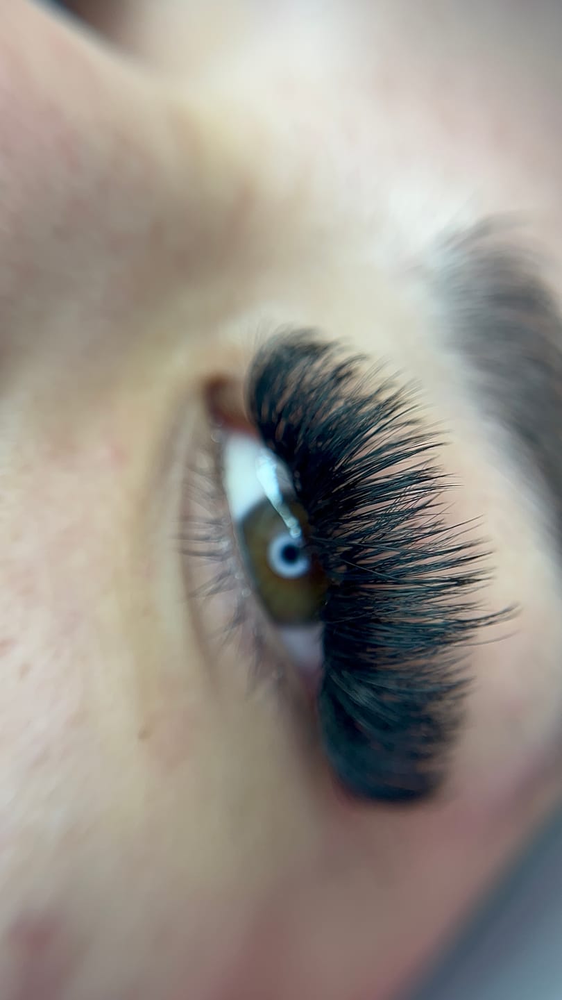Customer photo review of Cashmere Volume Lash Extensions 0.05mm