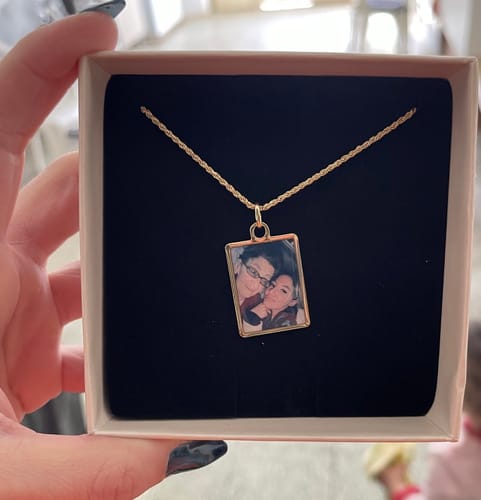 Customer photo review of Collana Foto Personalizzata Rettangolare Maglia Corda