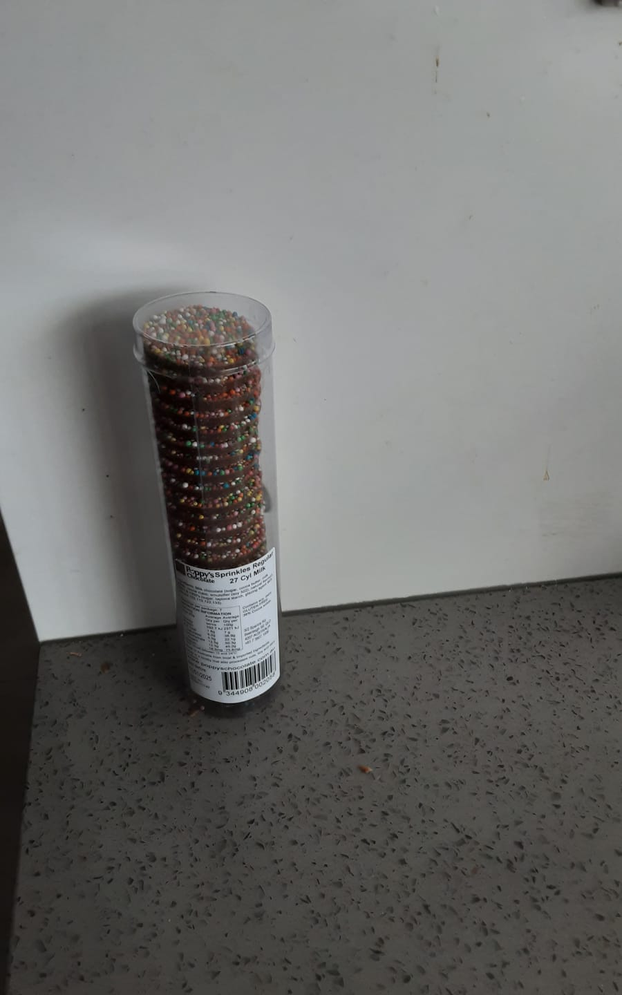 Customer photo review of Sprinkles Milk Chocolate Regular size 27/cylinder
