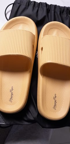 Customer photo review of HappyFlops Original