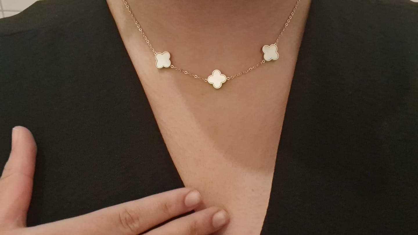 Customer photo review of Three Clovers Kette | 18K vergoldet