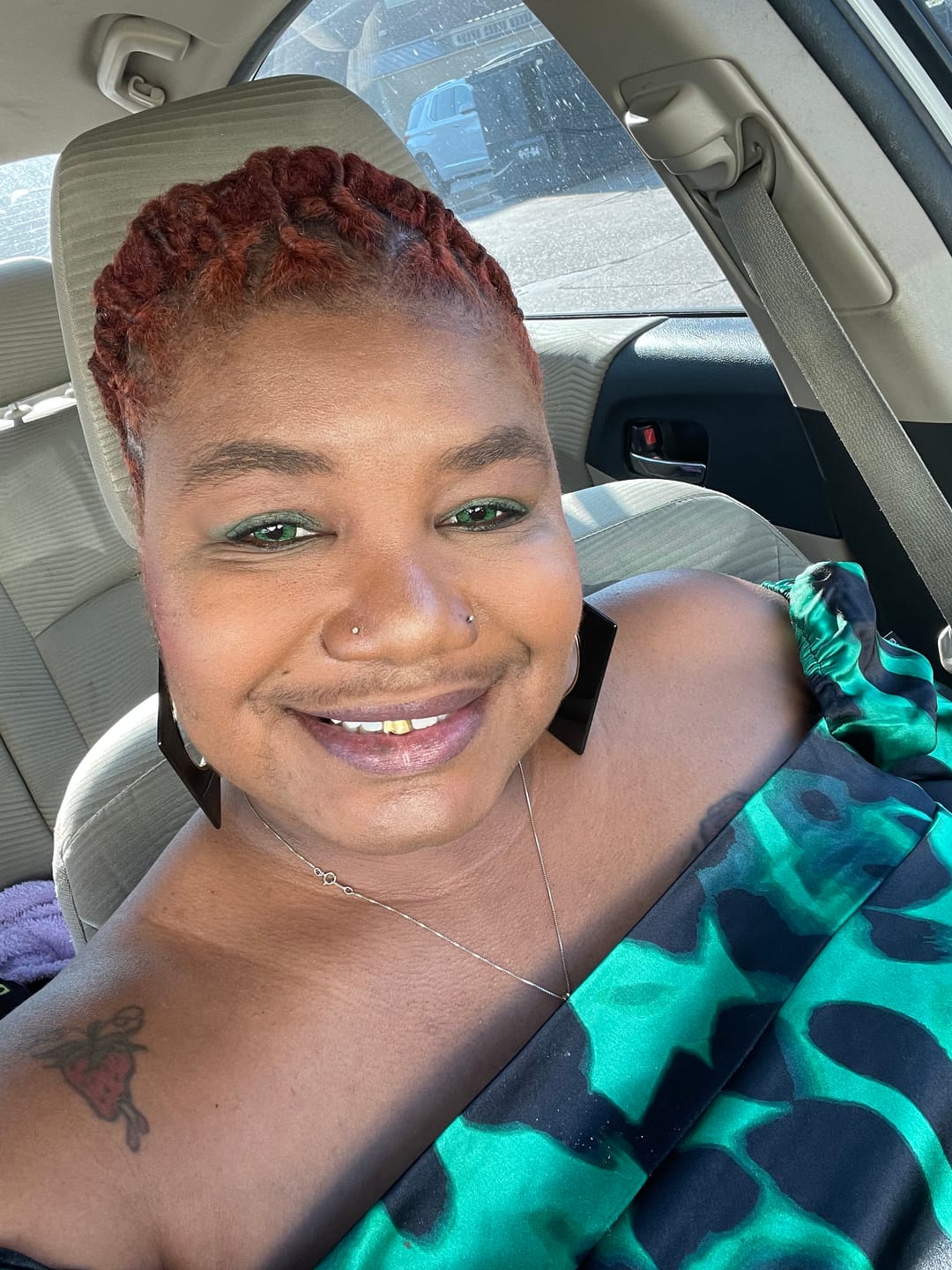 Customer photo review of Himalaya Green Prescription Coloured Contact Lenses