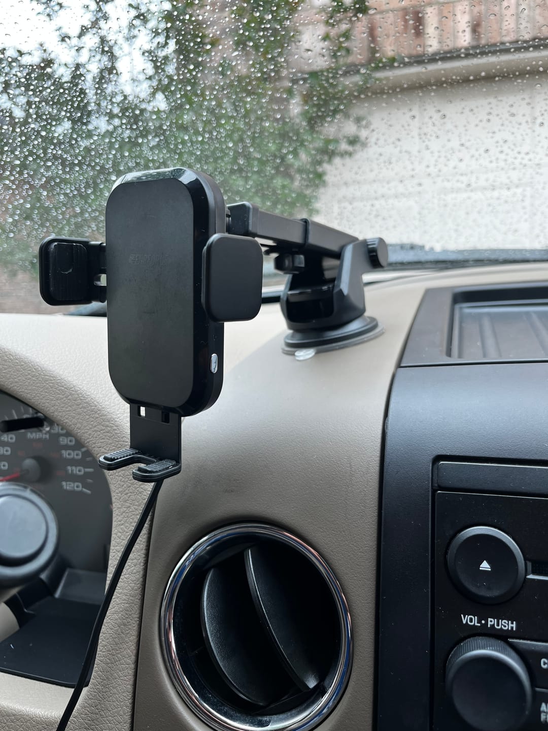 Customer photo review of Auto-Sensing Fast Wireless Car Charger