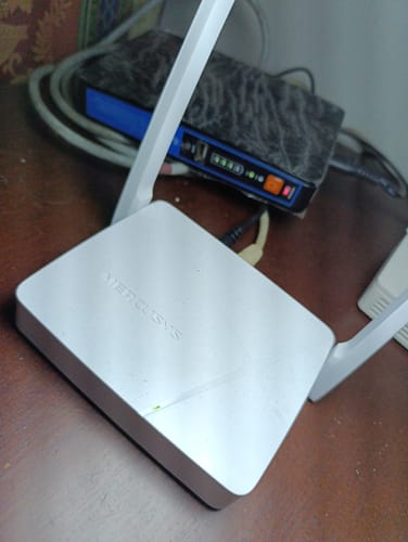 Customer photo review of Router Mercusys MR20 2 antenas Doble Banda AC750 (433 Mbps en la banda de 5 GHz y 300 Mbps en la banda de 2,4 GHz)