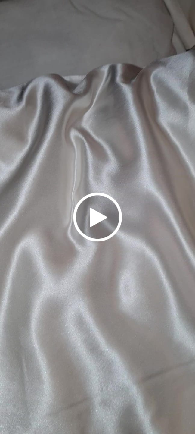 Customer video review of Ivory White Silk Pillowcase-  NZ Standard Size - Zip Closure