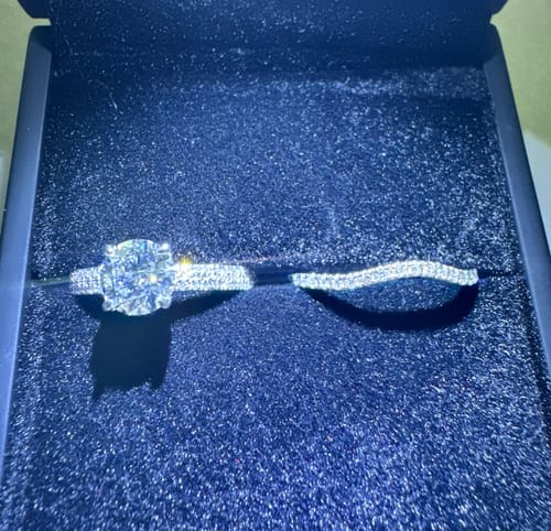 Customer photo review of 0.90-6.40 CT Round Cut Diamonds - Bridal Set