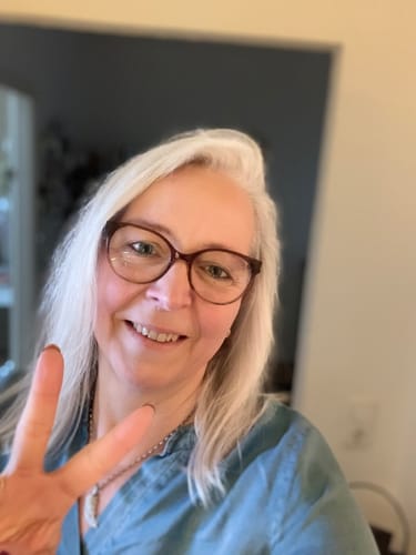 Customer photo review of 129 - Kajal / Eyeliner Aubergine