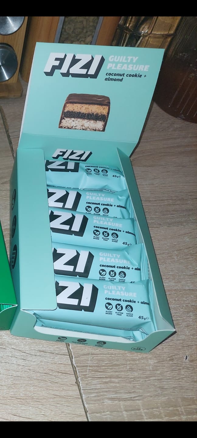 Customer photo review of BATON W POLEWIE CZEKOLADOWEJ "СOCONUT COOKIE + ALMOND" 10 X 45G