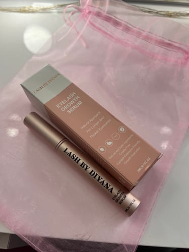 Customer photo review of Sérum pour croissance de cils - Des cils plus longs et plus épais naturellement !