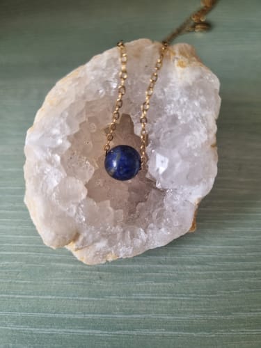 Customer photo review of Collier à perle de lapis lazuli en acier inoxydable