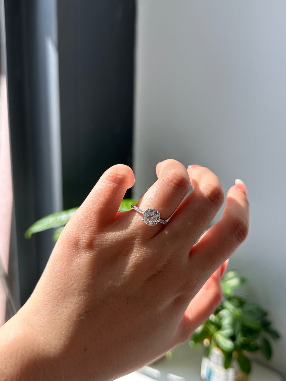 Customer photo review of S925 Classic Moissanite 2.0 Carat Round Cut Promise Ring Bridal Ring For Women