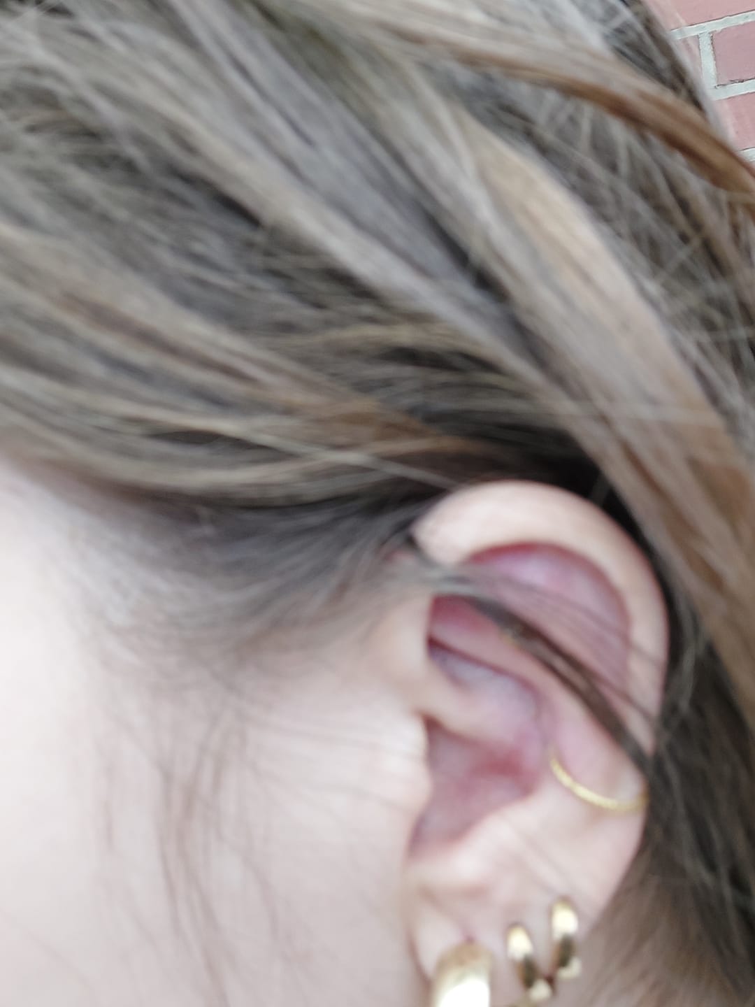 Customer photo review of Twisted Hinged Clicker Gold