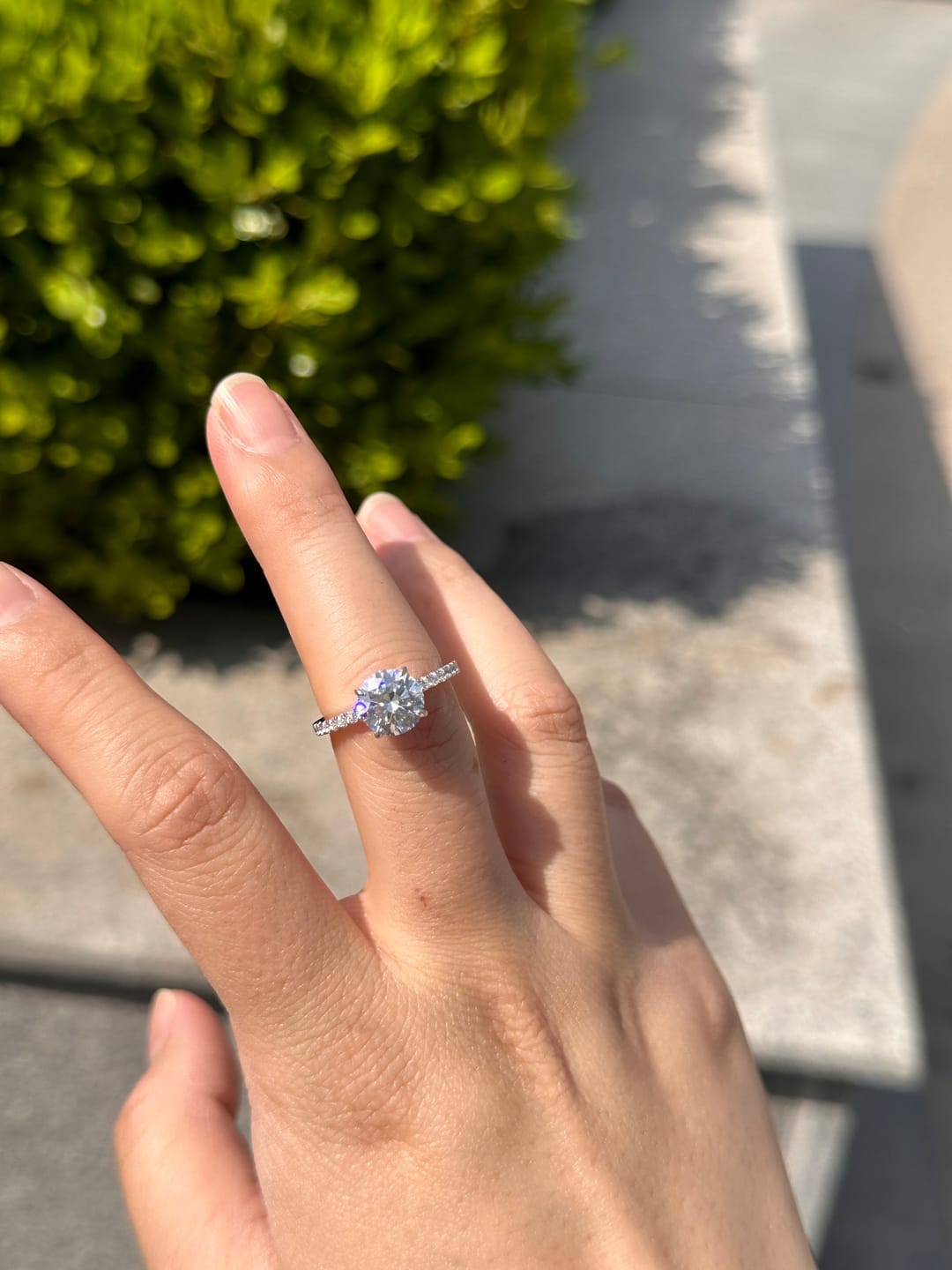 Customer photo review of S925 Classic Moissanite 2.0 Carat Round Cut Promise Ring Bridal Ring For Women