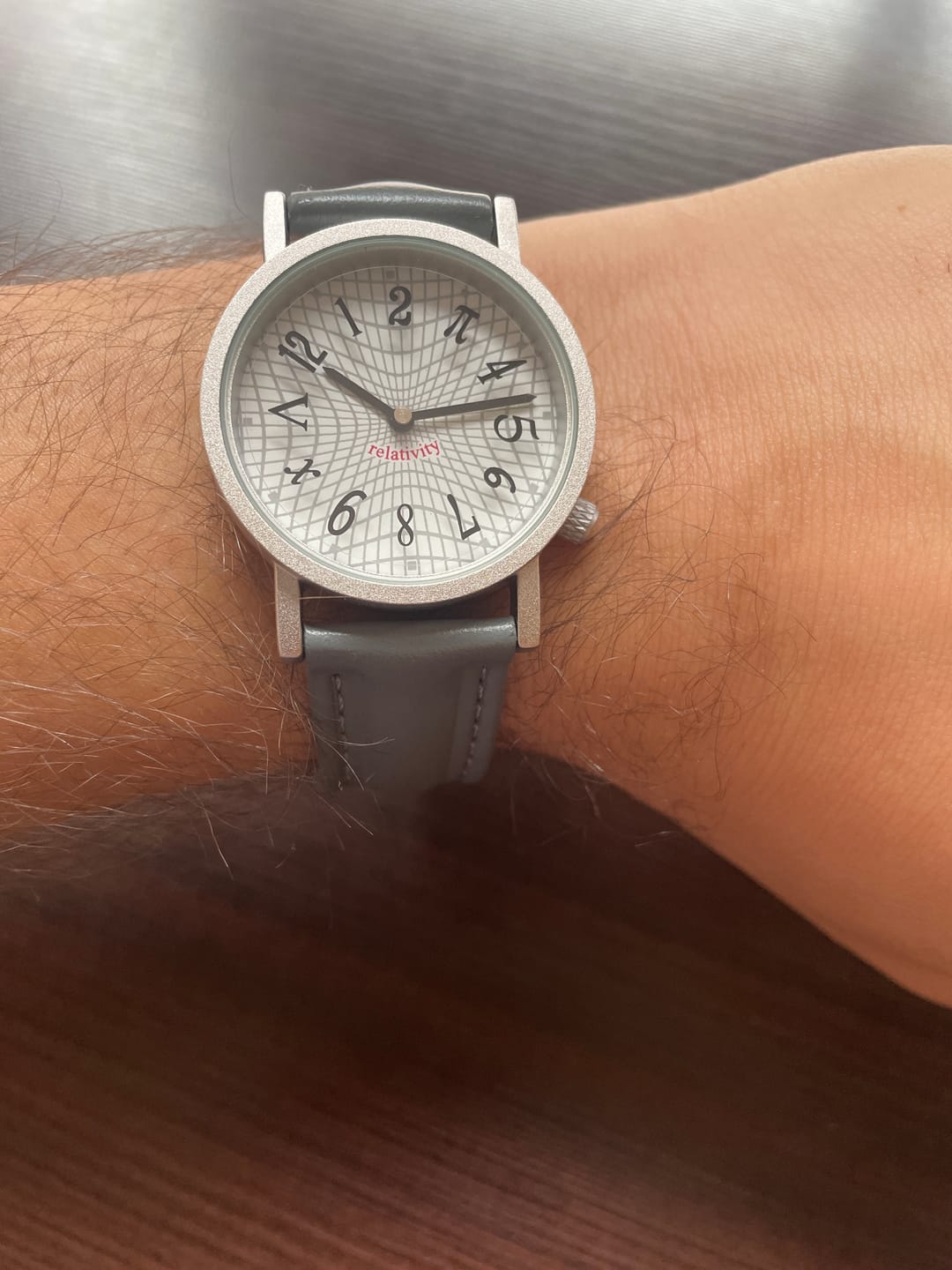 Customer photo review of Reloj Análogo Philosophers Guild Relatividad de Einstein 33 mm