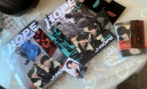Customer photo review of J-HOPE - HOPE ON THE STREET VOL.1 SPECIAL ALBUM WEVERSE SHOP GIFT VER.