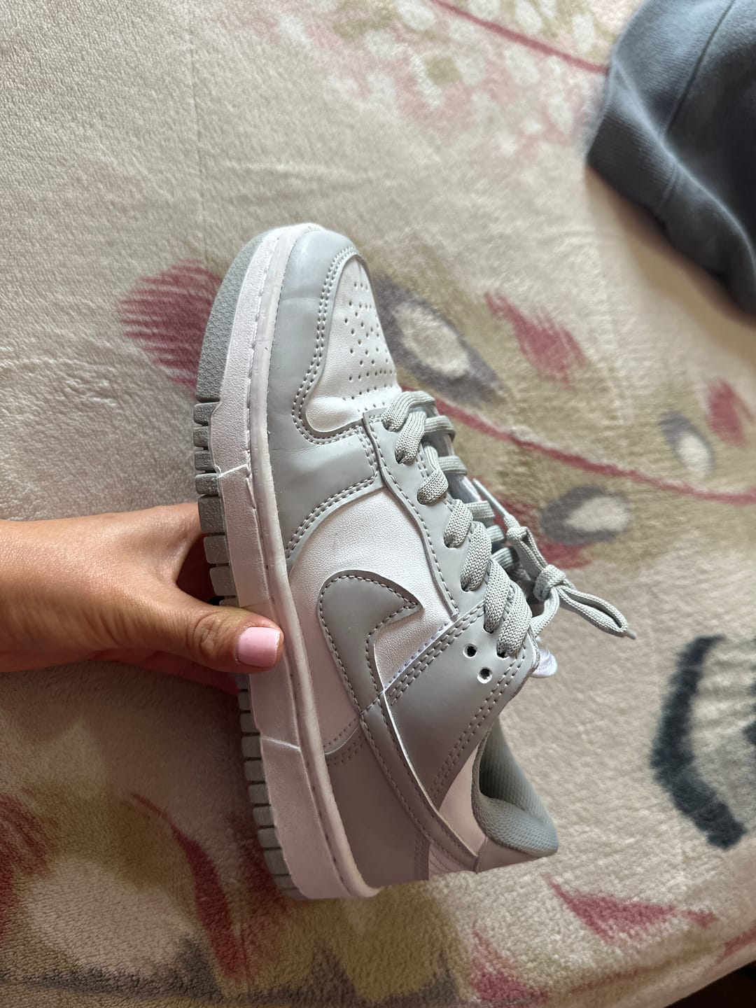 Customer photo review of Tenis Dunk Low Blanco Gris