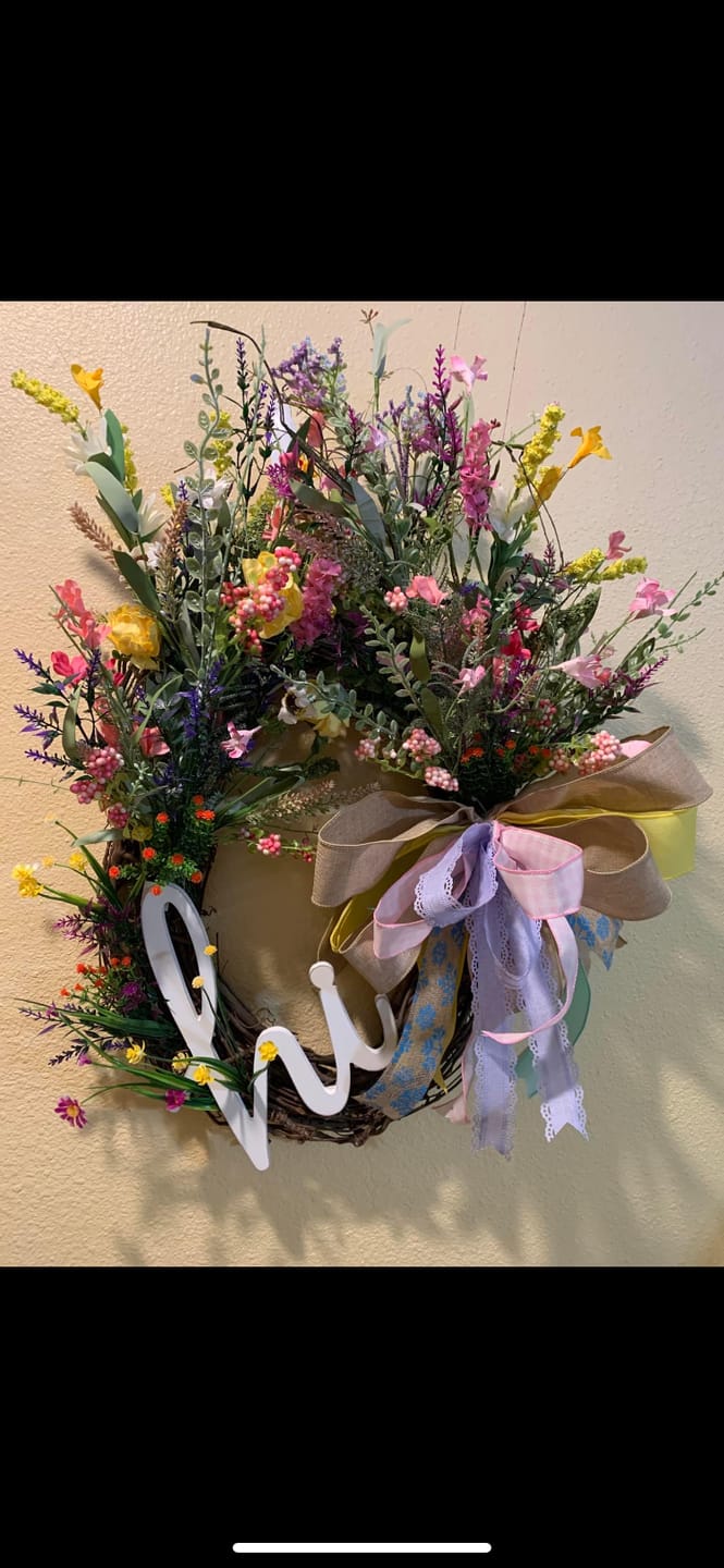 Customer photo review of 18" Round Grapevine Wreath - DECOE-038