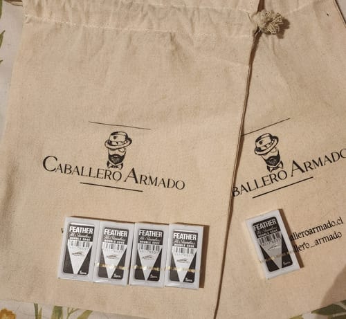 Customer photo review of PACK 5 - Feather Display de 5 hojas doble filo