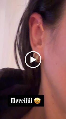 Customer video review of Mini Everyday Hoops - 14 Karat Gold