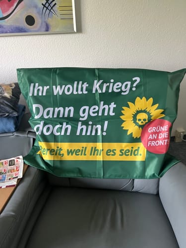 Customer photo review of FLAGGE / SCHWENKFAHNE • IHR WOLLT KRIEG? DANN GEHT DOCH HIN!