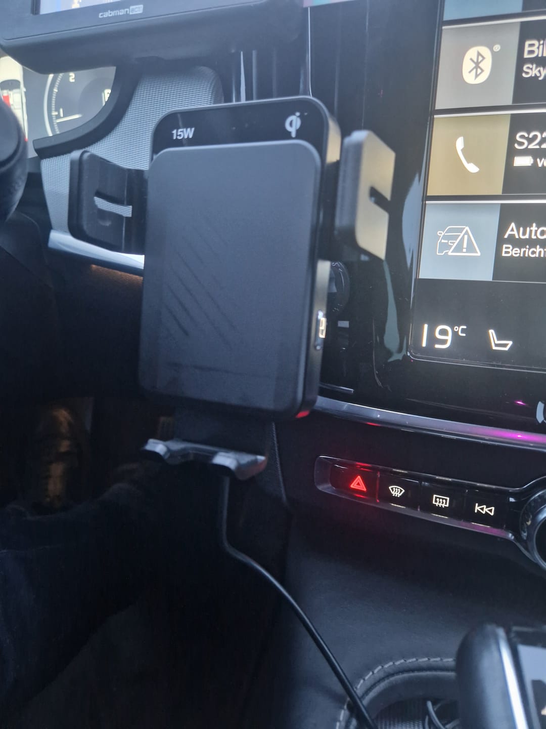 Customer photo review of Wegman Telefoonhouder met QI Draadloze Oplader Auto (15W autolader) - Ventilatierooster, Raam, Dashboard - Magsafe