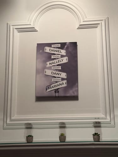 Customer photo review of Letrero 4 nombres y 4 fechas personalizables (fondo cielo)