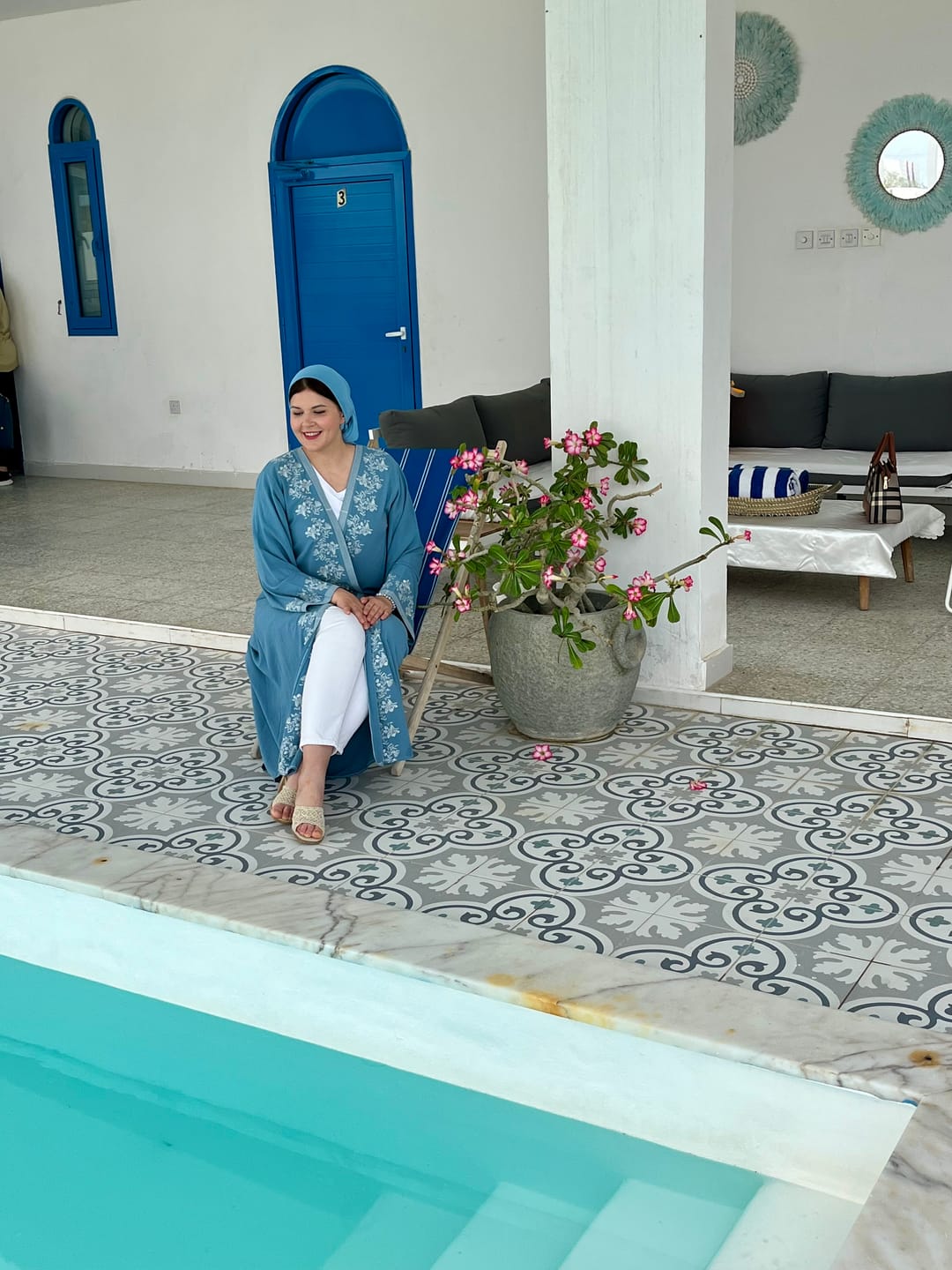 Customer photo review of Bsi3642-Embroidered bisht abaya with inner