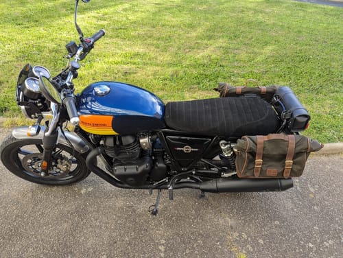 Customer photo review of Housse de Selle CONFORT cuir Noir profond pour Royal Enfield Interceptor 650