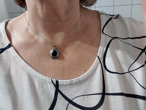 Customer photo review of Pura - Sternennacht Halskette Mit Anhänger Aus Blauem Sandstein