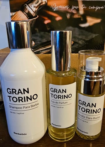 Customer photo review of Aceite y Shampoo Para Barba + Eau De Parfum · Paquete De 3 Piezas