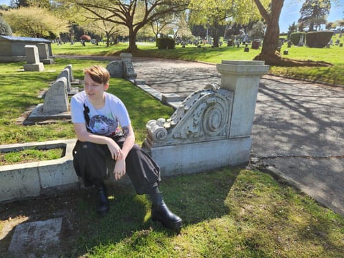 Customer photo review of NEV Tapered Loose-Fit Cropped Pants