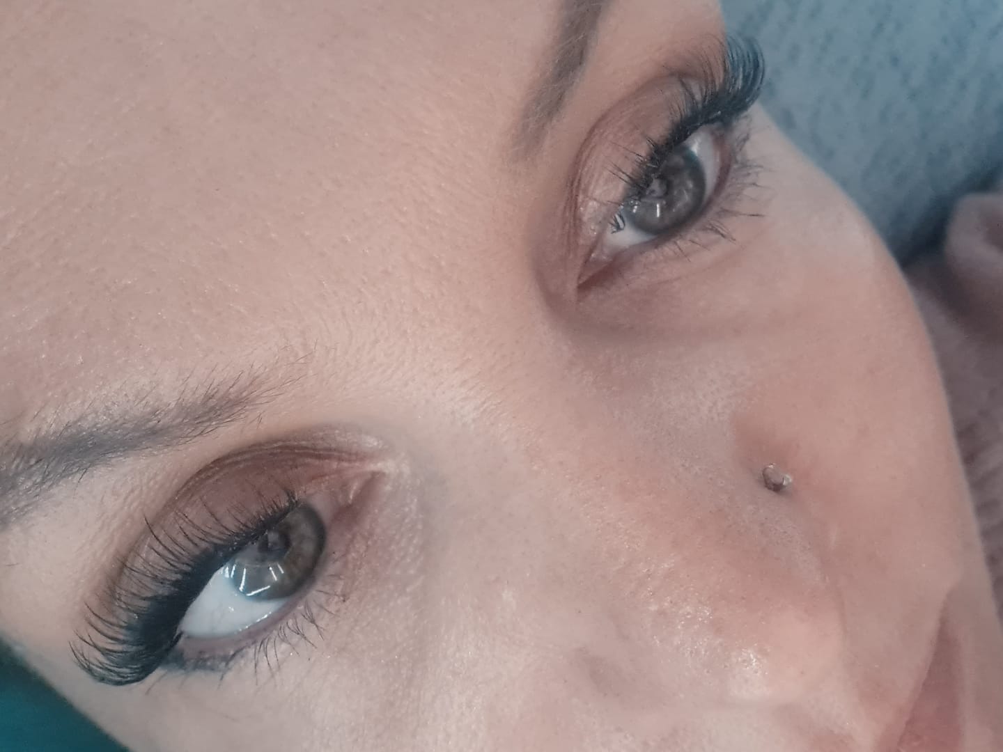 Customer photo review of Infinaluxe Dual-Sided Long Wear Lash Bond
