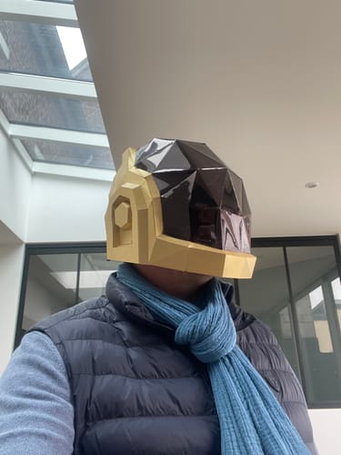 Customer photo review of Patrons Casque Daft Punk doré (pdf)