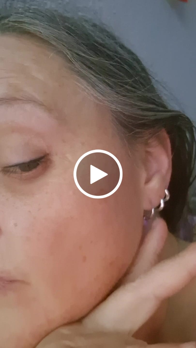 Customer video review of Pendientes Aros Corazón