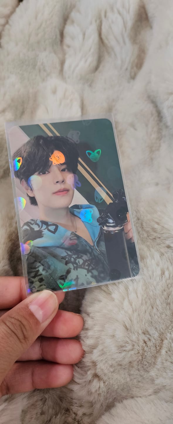 Customer photo review of PREMIUM HOLOGRAPHIC PHOTOCARD SLEEVES - SKZOO VERSION