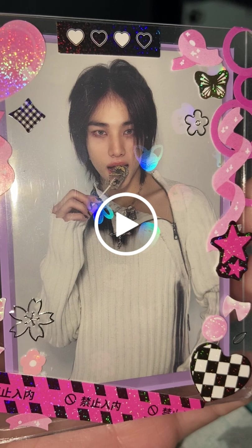 Customer video review of PREMIUM HOLOGRAPHIC PHOTOCARD SLEEVES - SKZOO VERSION