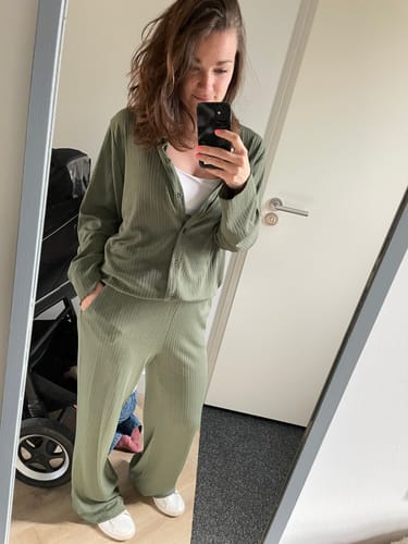 Customer photo review of Blouse Olijf Groen