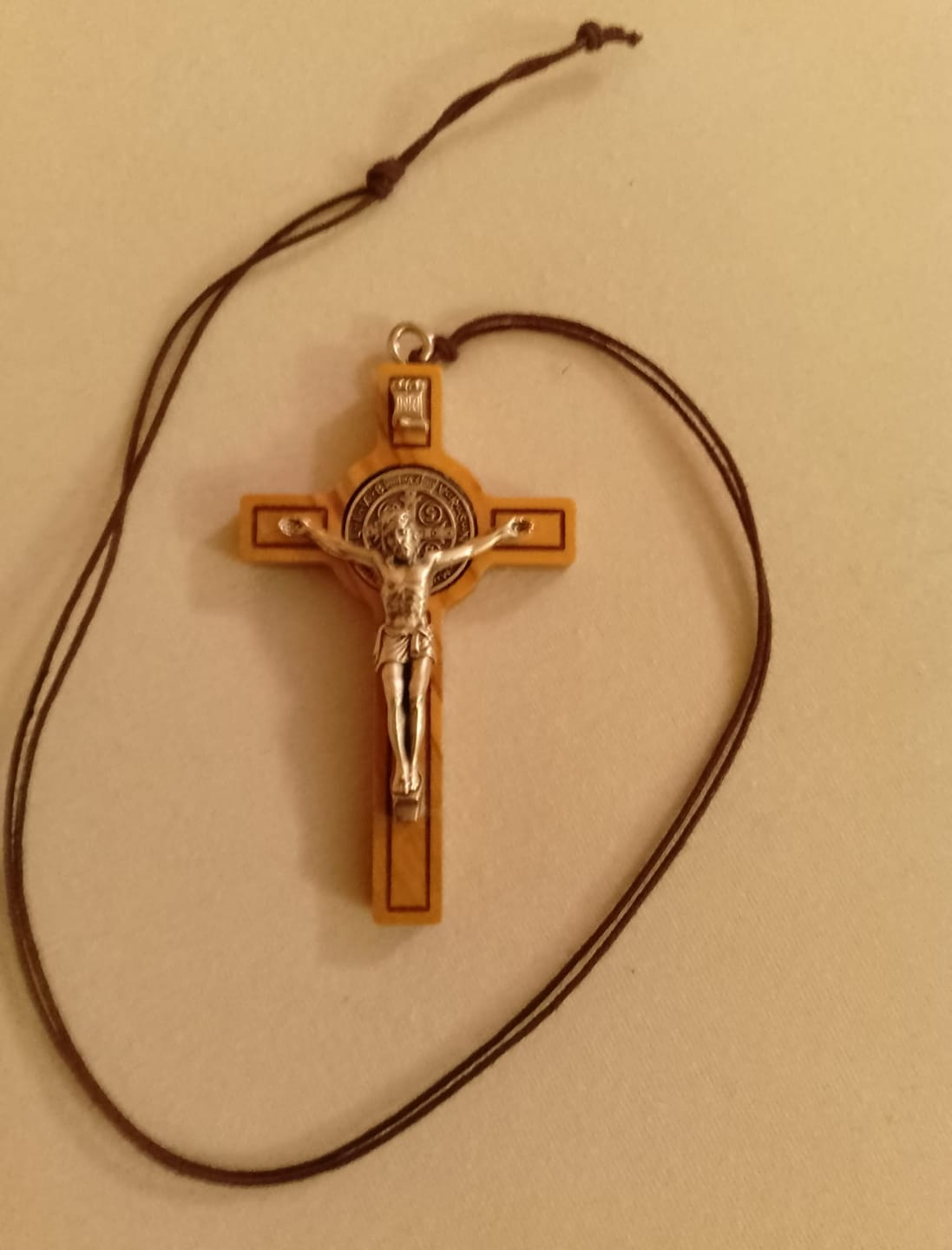 Customer photo review of St. Benedikt Kreuz aus Olivenholz
