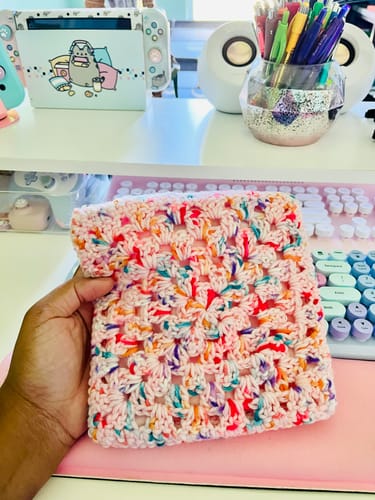 Customer photo review of Pink Speckle Crochet Zipper Pouch