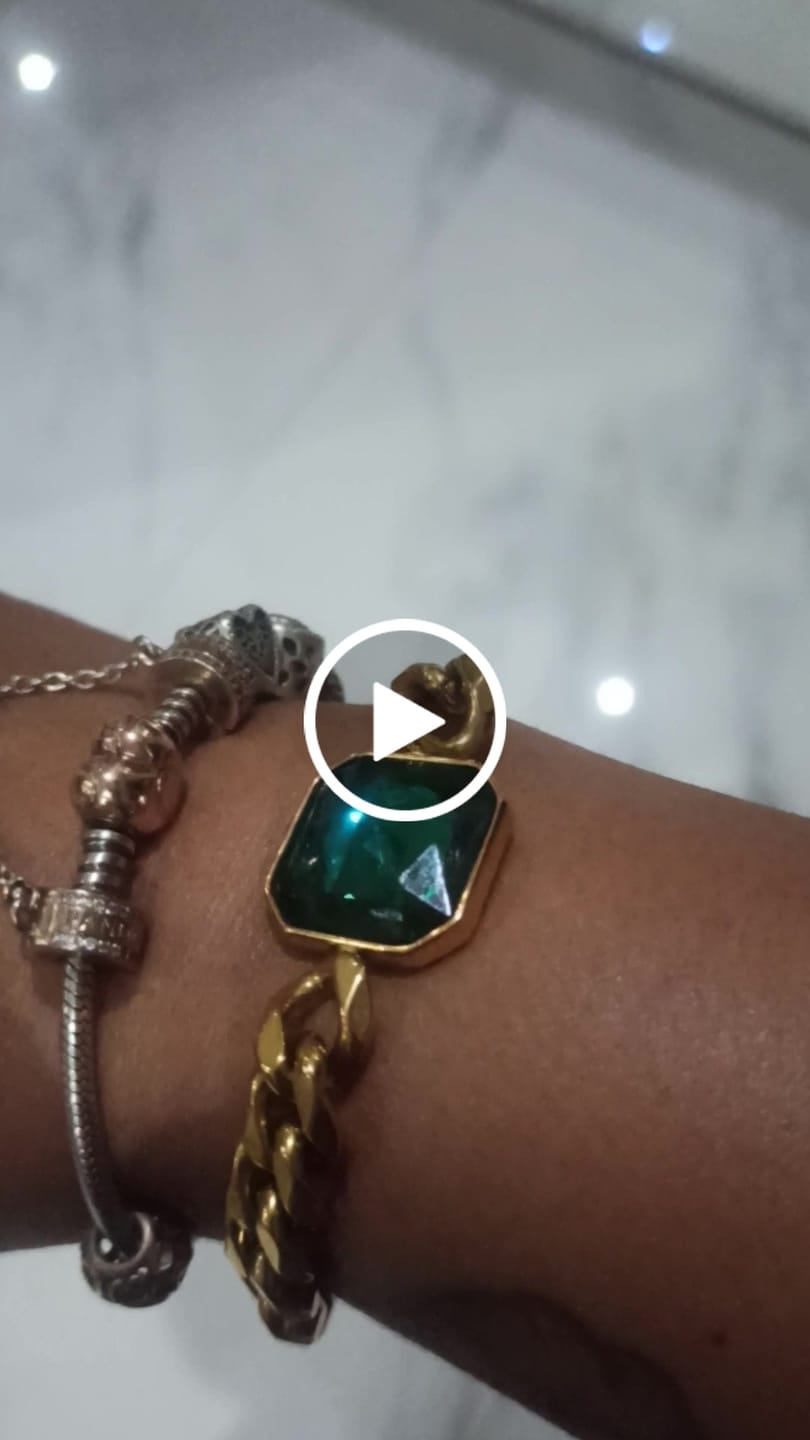 Customer video review of Pulseira Rich Pedra Verde Esmeralda Banho Ouro 18k