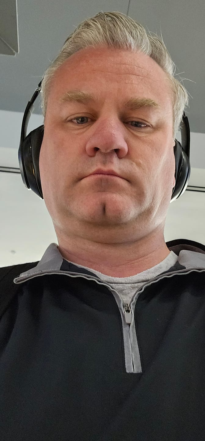Customer photo review of Breakfast Balls® "Black" – Quarter Zip